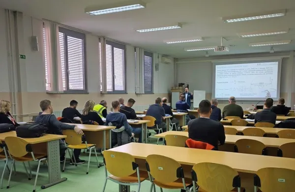 

 Uspešno izvedeno usposabljanje za mikrodokazila po Modulu C za 
zaposlene v Luki Koper d.d. in Upravi za pomorstvo Republike 
Slovenije v skupni organizaciji treh fakultet Univerze v Ljubljani v 
decembru 2024