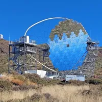 Eno večjih zrcal Polja teleskopov Čerenkova na kanarskem otoku 
La Palma