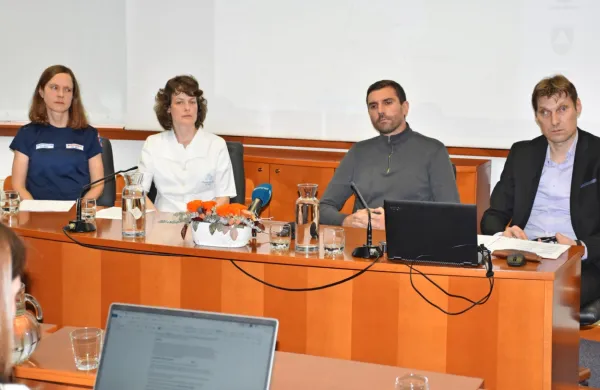 Krizo v tolminskem zdravstvu so predstavili  (od leve) Mojca  
Ivančič, Polona Gerčar Vičič, Alen Červ in Primož Uršič.  