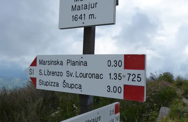 Pobočje  Matajurja  so  pred  dvanajstimi  leti  in  pol  več  dni  temeljito 
pregledovali, tudi na italijanski  strani, vendar  niso našli  nobenih  
sledi  za  mladim   Slovakom.   