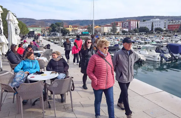 Izolanke in Izolani že več let v različnih  turističnih projektih delijo 
nasvete za izlete in  zanimive izkušnje, zdaj pa bodo svoje zgodbe 
delili tudi v podcastu Šepet Izole.