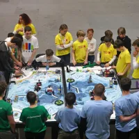 V Kopru mladi danes i&scaron;čejo re&scaron;itve s pomočjo robotov (FOTO)