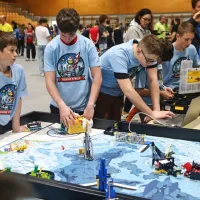 V Kopru mladi danes i&scaron;čejo re&scaron;itve s pomočjo robotov (FOTO)