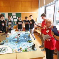 V Kopru mladi danes i&scaron;čejo re&scaron;itve s pomočjo robotov (FOTO)