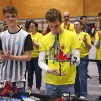 V Kopru mladi danes i&scaron;čejo re&scaron;itve s pomočjo robotov (FOTO)