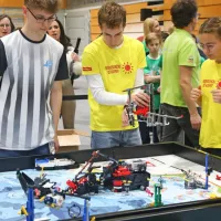 V Kopru mladi danes i&scaron;čejo re&scaron;itve s pomočjo robotov (FOTO)