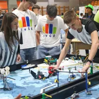 V Kopru mladi danes i&scaron;čejo re&scaron;itve s pomočjo robotov (FOTO)