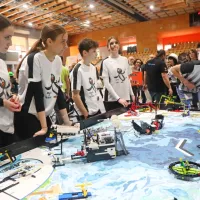 V Kopru mladi danes i&scaron;čejo re&scaron;itve s pomočjo robotov (FOTO)