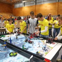 V Kopru mladi danes i&scaron;čejo re&scaron;itve s pomočjo robotov (FOTO)