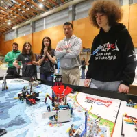 V Kopru mladi danes i&scaron;čejo re&scaron;itve s pomočjo robotov (FOTO)