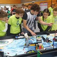 V Kopru mladi danes i&scaron;čejo re&scaron;itve s pomočjo robotov (FOTO)