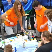 V Kopru mladi danes i&scaron;čejo re&scaron;itve s pomočjo robotov (FOTO)