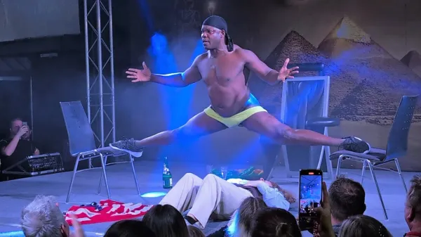 Mark Miller z Jamajke že dvajset let rad nastopa na erotičnem 
sejmu v Gradcu.