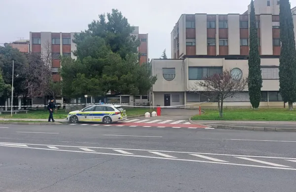 Pred koprskim tožilstvom na&scaron;li sumljiv kovček