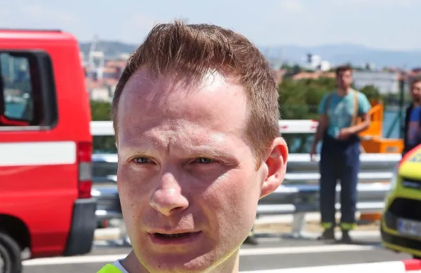 Zdravstveni dom (ZD) Koper je zaradi očitkov o napačnem 
beleženju ur za izobraževanje in letni dopust s 1. marcem odpustil 
vodjo urgentne službe Mateja Rubellija Furmana.