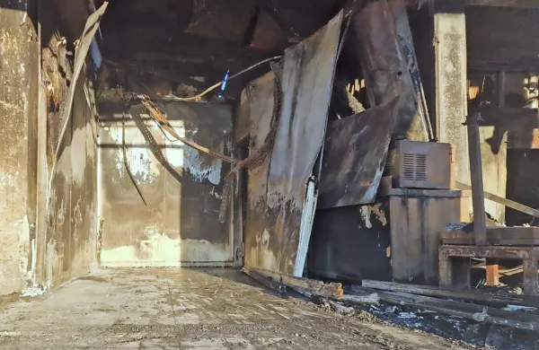 Konec februarja so odstranili biorazgradljive odpadke, prihodnji 
teden pa bodo  začeli rušiti  stavbo.