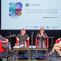 Tretjega iz niza pogovorov je moderiral urednik portala Obala Plus 
Tomaž Perovič, gostje - nekdanja vodja državnega protokola 
Ksenija Benedetti, novinarka Tatjana Pirc ter pravnik in predavatelj Jaka Repanšek - pa so spregovorili o spremembah v 
odnosih, ki jih prinaša digitalna doba, ter o diskurzu, vrednotah in 
izzivih na družbenih omrežjih.