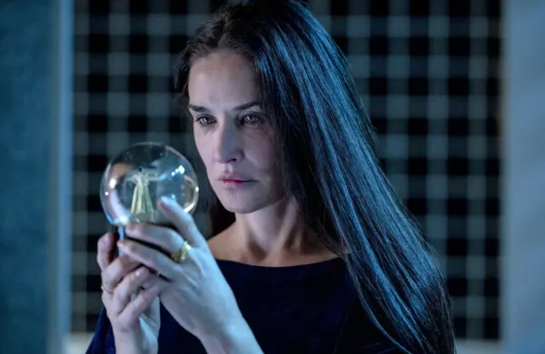 Demi Moore si je za vlogo v The Substance prislužila zlati 
globus. 