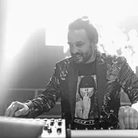 Anže Igličar alias Proteus Noir prihaja iz Strunjana, njegova glasba 
pa odmeva tudi v Hollywoodu.