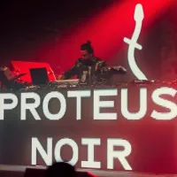 Anže Igličar alias Proteus Noir prihaja iz Strunjana, njegova glasba 
pa odmeva tudi v Hollywoodu.