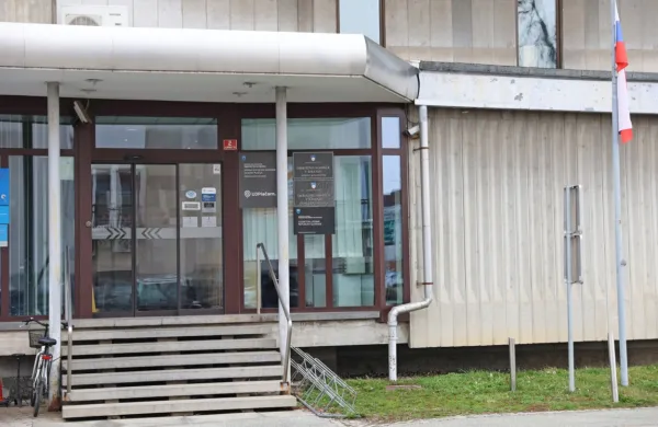 Nekdanji starešina enega od taborniških rodov na Gorenjskem je 
bil na kranjskem okrožnem sodišču spoznan za krivega več 
kaznivih dejanj zoper spolno nedotakljivost mladoletnih oseb.