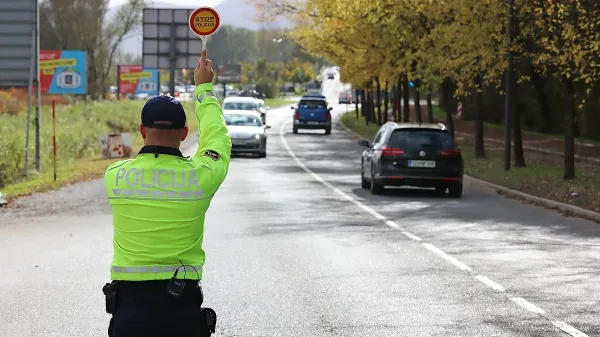Najhujši kršitelji cestnoprometnih predpisov lahko ostanejo brez vozniškega dovoljenja ali brez avtomobila.  