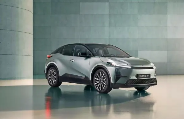Nova Toyota C-HR+  bo na trg prišla  konec letošnjega leta. 