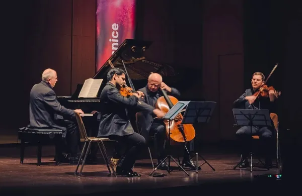 Nastopili so Tomaž Petrač (klavir), Robert Lakatoš (violina), 
Roberto Papi (viola) in Andrej Petrač (violončelo)