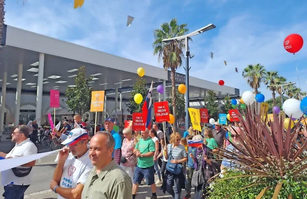 Na septembrskem pohodu za življenje v Kopru se je mudil tudi 
evropski poslanec Branko Grims iz stranke SDS, ki ne skriva 
simpatiziranja z gibanjem.