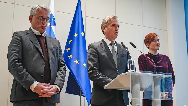 Koalicija bo poskušala pred volitvami prepričati volilce, da bodo reforme nekaj prinesle tudi državljanom.