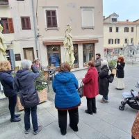 (SVETOVNI DAN POEZIJE) Poezija znova razsvetljuje koprske izložbe in mimoidoče