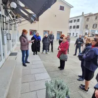 (SVETOVNI DAN POEZIJE) Poezija znova razsvetljuje koprske izložbe in mimoidoče