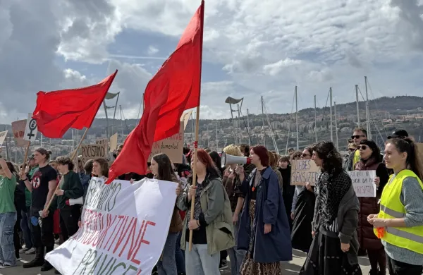 “Naj se vidi, naj se sliši – ženska moč!” so vzklikale zagovornice in 
zagovorniki umetne prekinitve nosečnosti.