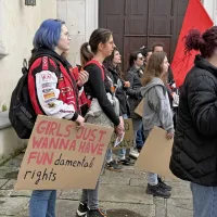 Protestni&scaron;ka nedelja v Kopru: &ldquo;Božje besede stran od medicinske nege&rdquo;