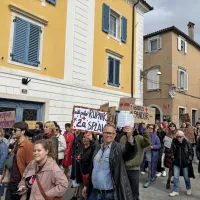 Protestni&scaron;ka nedelja v Kopru: &ldquo;Božje besede stran od medicinske nege&rdquo;