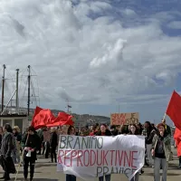 Protestni&scaron;ka nedelja v Kopru: &ldquo;Božje besede stran od medicinske nege&rdquo;