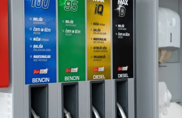 Opolnoči se bodo pogonska goriva pocenila.