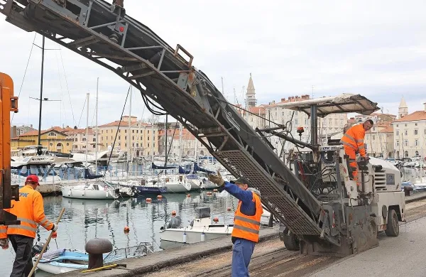 Zaradi popravila ceste daljši brezplačni postanek v Piranu