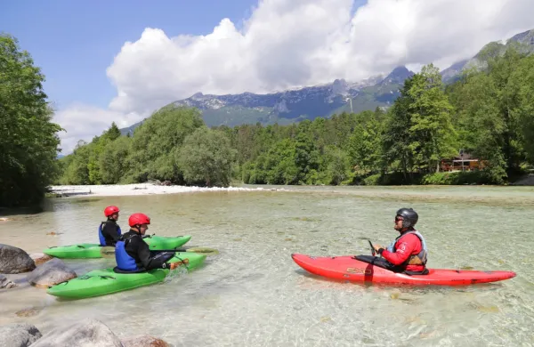 Zaradi kobariških cen za plovno dovolilnico kajakaši zapuščajo 
Sočo  in se odločajo za druge reke.