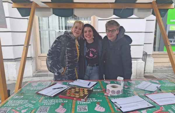 Pobuda Inštituta 8. marec Moj glas, moja izbira za varno in 
dostopno umetno prekinitev nosečnosti v Evropi je zbrala 1,2 
milijona podpisov.