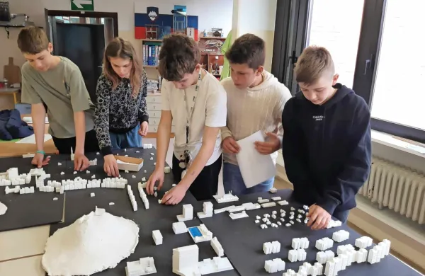 Skupina učencev OŠ Solkan je izdelala 3D maketo obeh Goric.