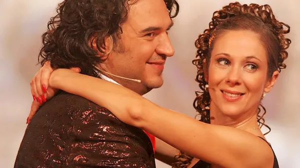 Gašper Tič in Nataša Tič leta 2006 v silvestrski televizijski 
oddaji.