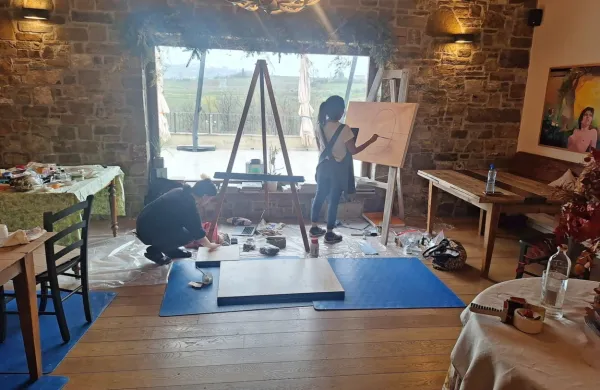 Umetniki so ustvarjali v prostorih s slikovitim razgledom.