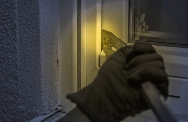 Brata iz piranske občine sta po prepričanju policije in tožilstva zagrešila kar 28 vlomnih tatvin ali tatvin. 
(Fotografija je simbolična)