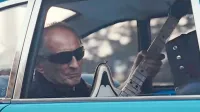 Stanly Bakan se v videu Spomin v starem Citroenu vozi po poti spominov. 