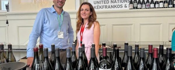 Na lanski mogočni predstavitvi modrih frankinj na sejmu VieVinum na Dunaju sta slovenske modre frankinje predstavljala dr. 
Guillaume Antalick, profesor na vipavski Fakulteti za vinogradništvo in vinarstvo ter enolog v kleti Šuklje v Beli Krajini in Tjaša 
Metelko iz Kleti Krško. 