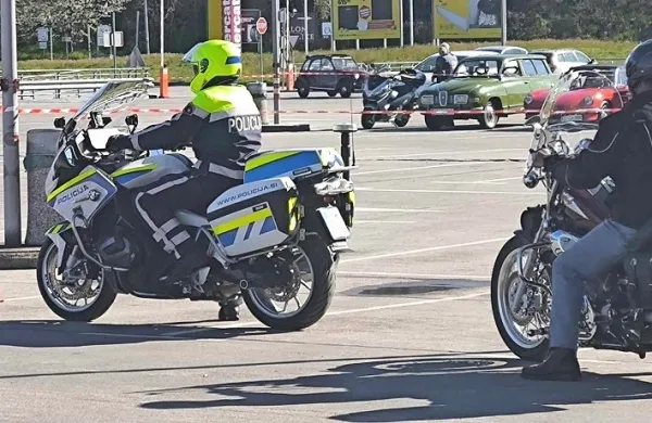 Na preventivnih prireditvah bodo motoristom v prihodnjih mesecih  svetovali tudi prometni policisti.