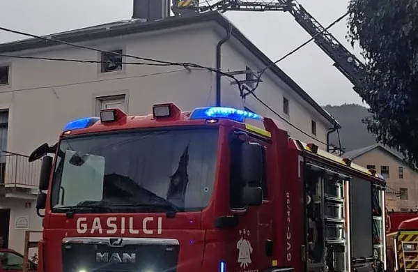 Bistriški gasilci so uspešno pogasili strešni požar v starem delu 
Ilirske Bistrice.