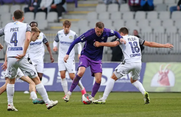 Možnosti, da bi Josipa Iličića (v vijoličasti opremi) v prihodnje 
videli v koprskem dresu, so kar velike.