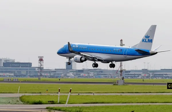 Na amsterdamsko letališče Schiphol bo poslej letel tudi KLM, 
skupno bo enajst letov tedensko. 